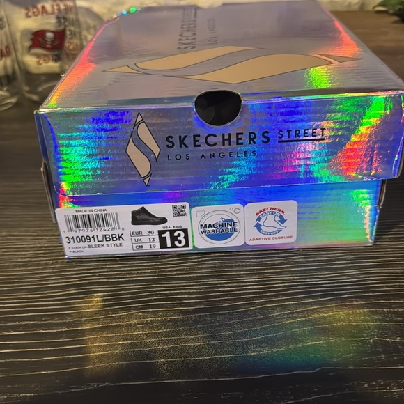 Kids Black High-Top Sneakers- sketched street Los Angeles - Picture 8 of 8